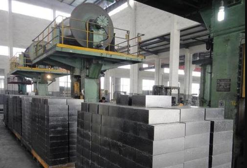 Types of presses commonly used in refractory brick production workshops
